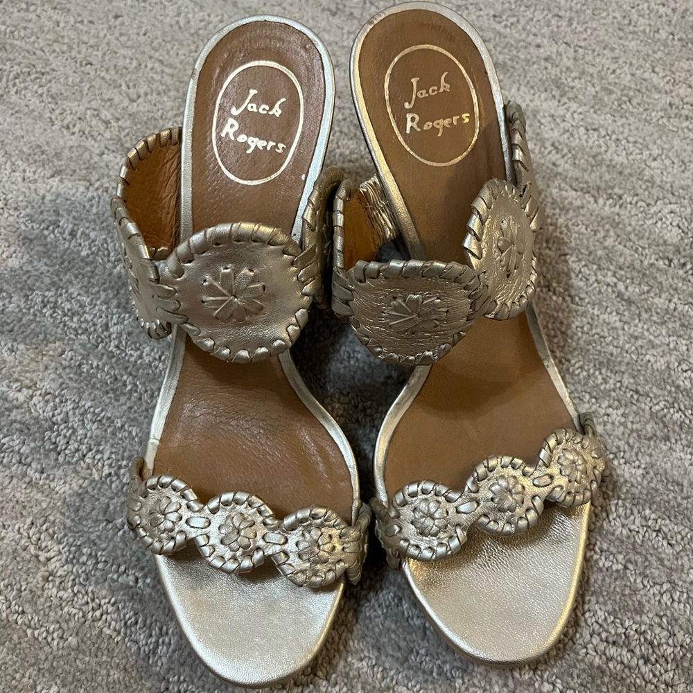 Jack Rogers Wedge Sandal in Platinum Size 8.5